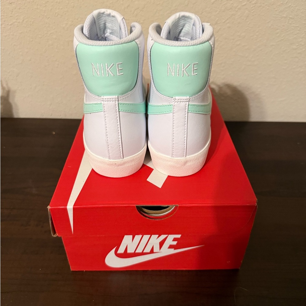 Nike Kids' Grade School Blazer Mid '77 Shoes - Picture 4 of 6
